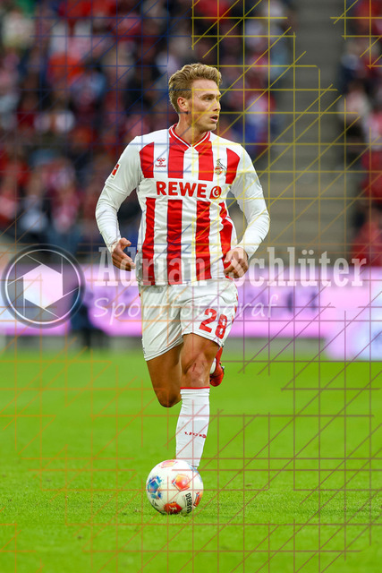1. FC Köln vs FC Augsburg - 1. Bundesliga  | Köln, Deutschland, 18.10.25:   Sebastian Sebulonsen (1. FC Köln) in Aktion am Ball, Einzelaktion waehrend des Spiels der 1. Bundesliga zwischen  1. FC Köln vs FC Augsburg im RheinEnergieStadion(Foto von Brauer-Fotoagentur / Adrian Schlueter)