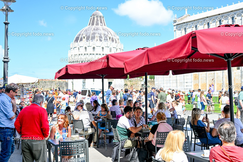 Italien_ Toscana_ Pisa_ 28.05.2024-53 | 28.05.2024, Italien, ITA, Toskana, Pisa im Bild Stadtansichten, Gebäude, Architektur, Touristen, Historisch, Souvenier, Turm, Dom, Piazza, schief


Pisa ist eine Stadt in Italien, gelegen in der Toskana am Arno. Wahrzeichen ist der als Schiefer Turm von Pisa bekannte Campanile des Doms auf der Piazza dei Miracoli im Norden des Stadtzentrums. 
Quelle: Wikipedia
