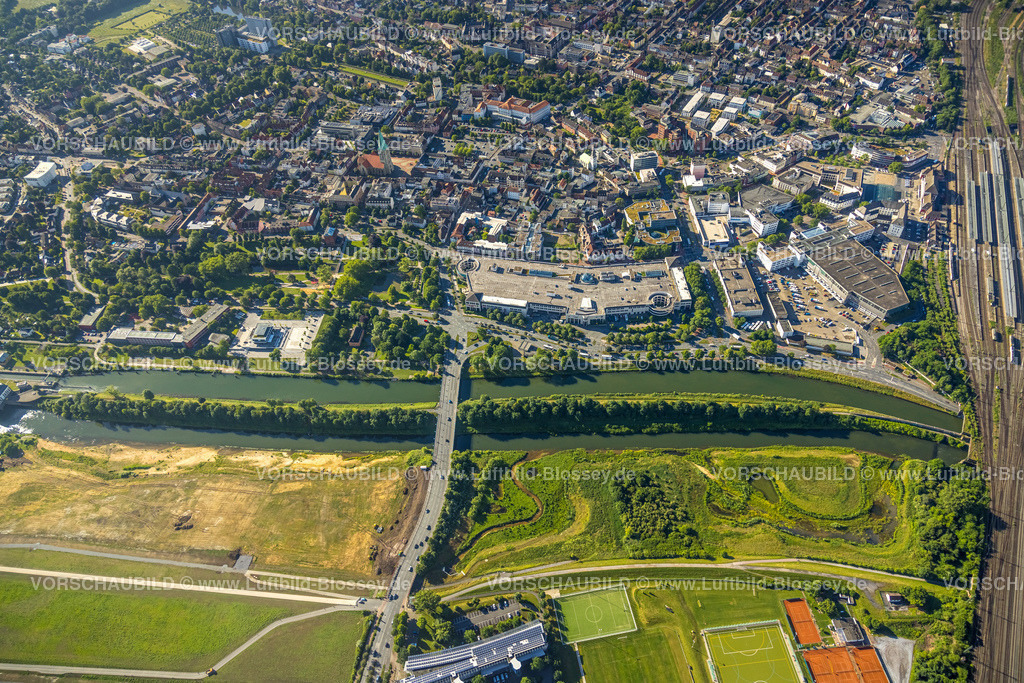 Hamm220601419 | Luftbild, Baustelle Erlebensraum Lippeaue am Fluss Lippe mit City sowie Gymnasium Hammonense und Wassersportzentrum mit Sichtachse Nordringpark und evang. Pauluskirche, Heessen, Hamm, Ruhrgebiet, Nordrhein-Westfalen, Deutschland
