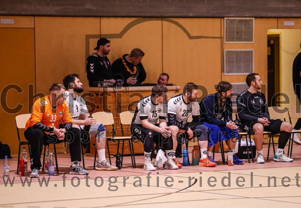 2025-02-15_041_SpVgg_Altenerding_gegen_SVW_Burghausen | Erding, Deutschland, 15.02.2025:Handball, Bezirksoberliga Männer 2024 / 2025, 16. Spieltag, SpVgg Altenerding gegen SVW Burghausen, Endergebnis: 32:31Alexander Langenfaß (SVW Burghausen, #33), David Derek (SVW Burghausen, #9), Ferdinand Gerakly (SVW Burghausen, #15), Robert Wiedl (SVW Burghausen, #28), Christoph Schreyer (SVW Burghausen, #14)Foto: Christian Riedel / fotografie-riedel.net
