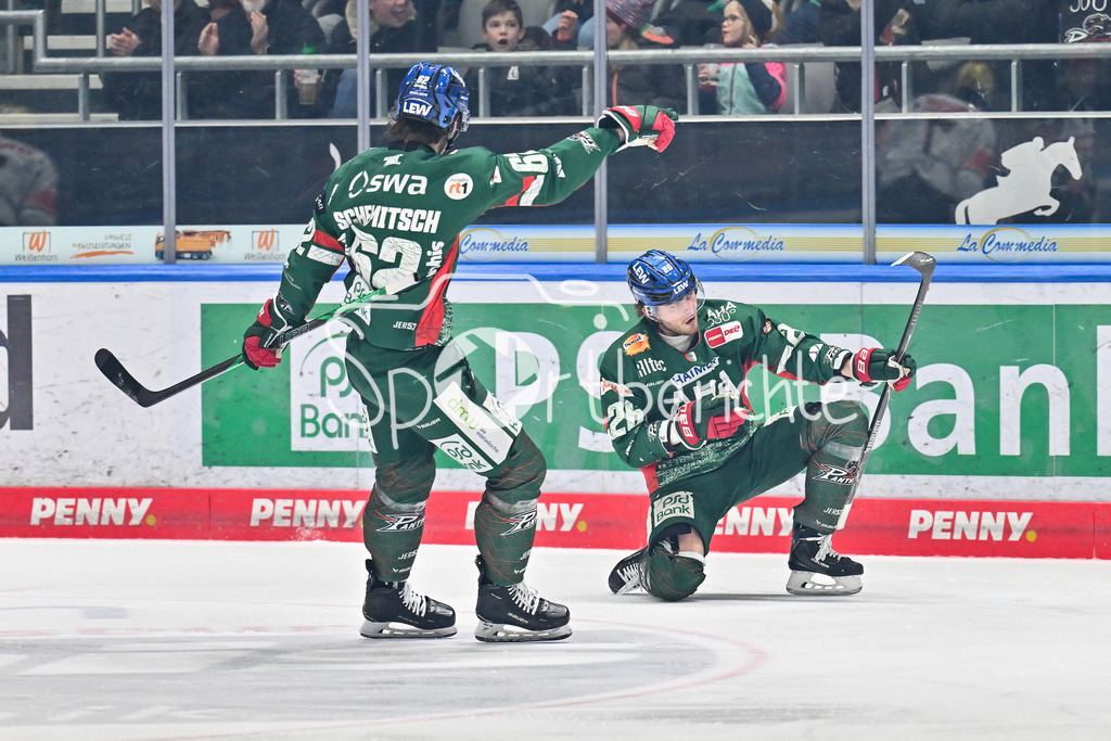 Augsburger Panther - Löwen Frankfurt | AUGSBURG, GERMANY - 16. JANUARY: Jubel der Panther nach dem Treffer zum 1-1 Ausgleich durch Alexander BLANK (Augsburger Panther 26) / Tor / Torschuetze / Freude / Happy während dem Match zwischen den Augsburger Panthern und den Löwen Frankfurt am 40. Spieltag der penny DEL im Curt Frenzel Stadion