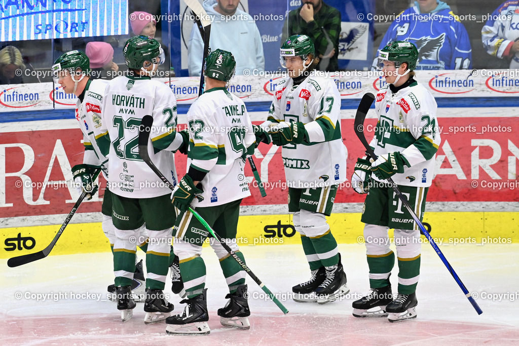 EC IDM WÄRMEPUMPEN VSV vs. FTC-TELEKOM JÉGKORONG | Jubel FTC-TELEKOM JÉGKORONG Mannschaft, #22 Milan Horvath FTC-Telekom, #92 Jussi Tammela FTC-Telekom, #13 Krisztián Nagy FTC-Telekom, #24 Valtteri Koskela FTC-Telekom, EC IDM WÄRMEPUMPEN VSV vs. FTC-TELEKOM JÉGKORONG, EC IDM WÄRMEPUMPEN VSV vs. FTC-TELEKOM JÉGKORONG am 19.10.2025 in Villach (Stadthalle Villach), Austria, (Photo by Bernd Stefan)