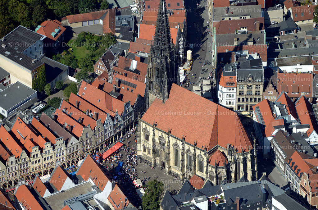 3292728 | Die in der Gotischen Architektur gebaute St.Lambertikirche ist eine römisch-katholische Kirche im Stadtzentrum von Münster.