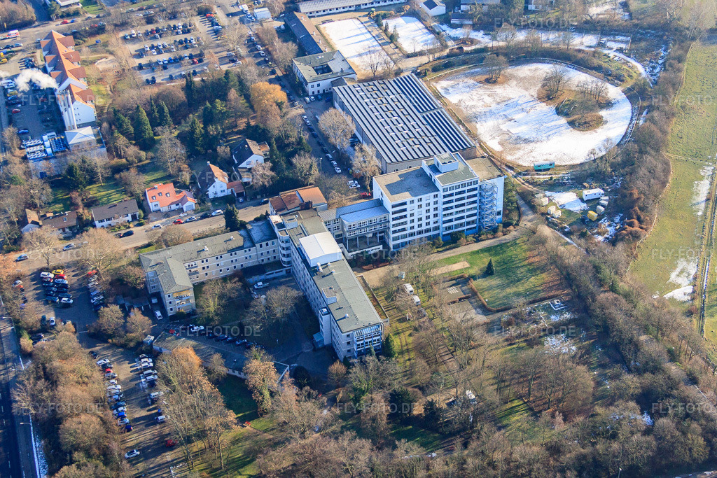 Luftbild: Krankenhaus Zum Guten Hirten und Reit- und Fahrverein e.V. im Ortsteil Oggersheim in Ludwigshafen im Bundesland Rheinland-Pfalz in Deutschland. Foto: IMG_54872.jpg vom 12.12.2012 durch Werner Riehm/FLY-FOTO.deAuflösung des Originals: 4715 x 3143 pxWWW.GUTERHIRTE-LUDWIGSHAFEN.DE
