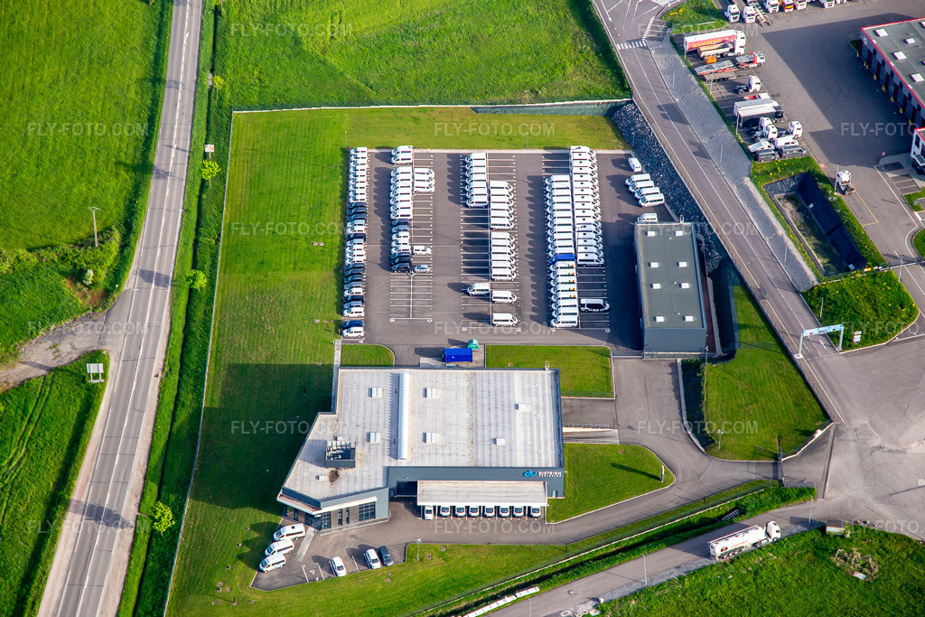 Aerial view: Industrial park with KIMMEL LOGISTIK, KIMMEL LAVAGE, Dietrich Véhicules and Sarre Union Pl Services - MAN at the Sarre-Union toll plaza - A4 - Exit No. 42 in Thal-Drulingen in the state Bas-Rhin, France. – Photo: IMG_140632.jpg taken on 05/01/2024 by Werner Riehm/FLY-FOTO.com – Resolution of the original: 5472 x 3648 px – WWW.CENTRAUTOTHAL.COM – WWW.DIETRICH-VEHICULES.FR