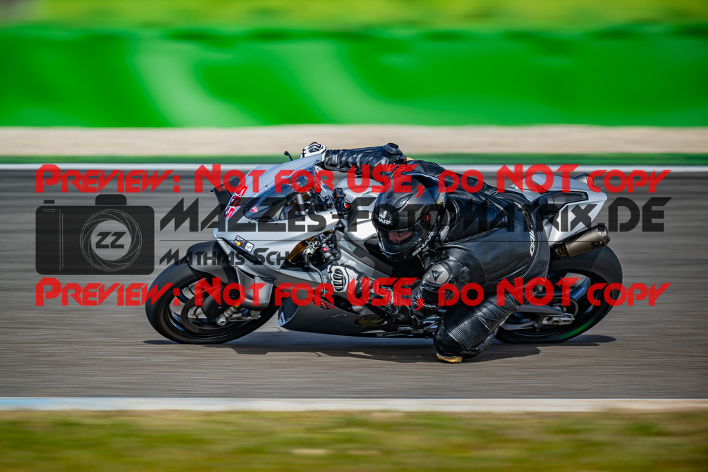 MaZZes_Fotomatrix_20260406_6007705_4792 | WEISS