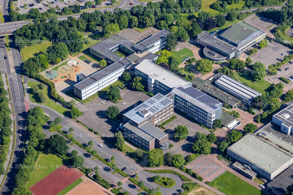Luftbild Kamp-Lintfort-4823 | Luftbildfotografie Schulgebäude des Georg-Forster-Gymnasium Kamp-Lintfort und die Stadthalle Kamp-Lintfort an der Moerser Straße in Kamp-Lintfort im Bundesland Nordrhein-Westfalen, Deutschland. - Realized with Pictrs.com