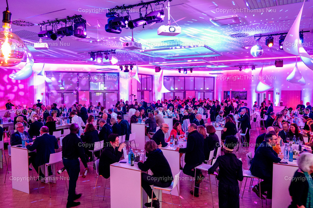 DSC_0658 | Im Parktheater Bensheim fand am 28. März 2026 die Verleihung des Eysoldt-Rings 2025 statt – eine der bedeutendsten Auszeichnungen für Schauspielkunst im deutschsprachigen Raum. Der Preis ging an Thomas Schmauser, der für seine herausragende darstellerische Leistung geehrt wurde.Im Rahmen der Veranstaltung wurde außerdem der Kurt-Hübner-Regiepreis an Fritzi Wartenberg verliehen, die für ihre besondere künstlerische Handschrift und Regiearbeit ausgezeichnet wurde.,Bild: Thomas Neu