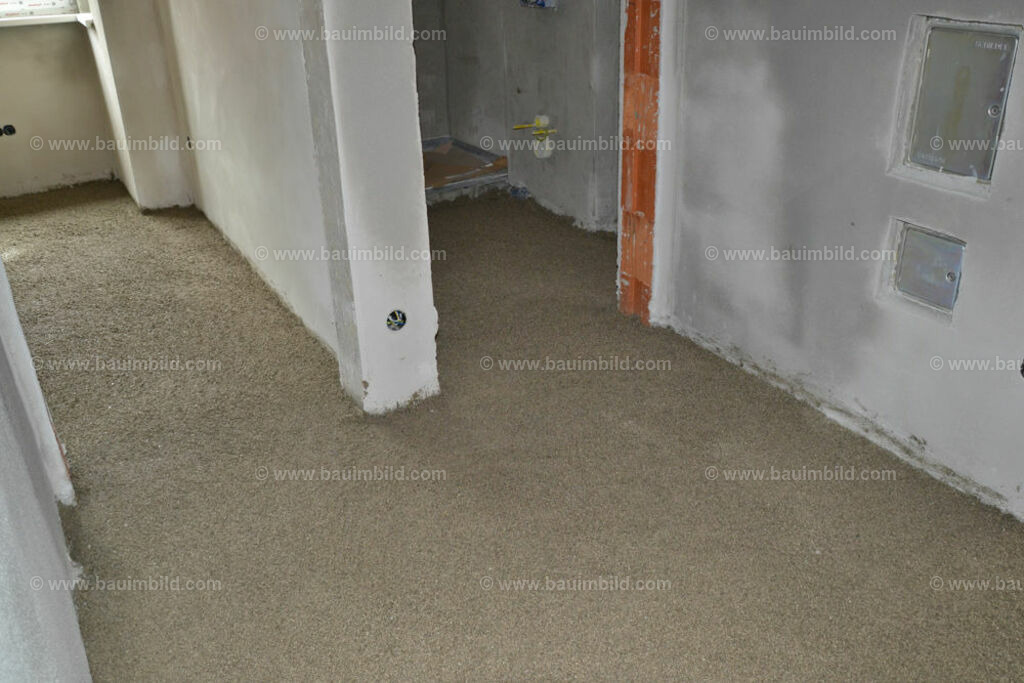 bib-lg19-fussbodenaufbau-0103 | Nach LV-Leistungsgruppen sortierte Detailfotos über den Bau eines Hauses. Alle Hausbau-Bilder direkt vom Urheber und Autor der Website Haus-Selber-Bauen.com