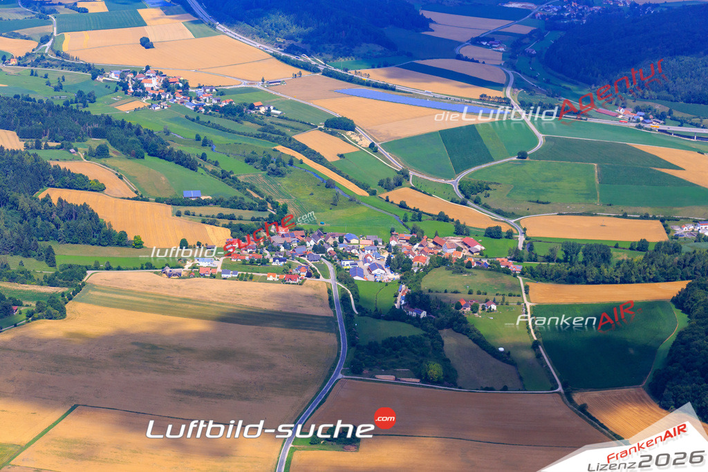Die Luftaufnahme Hollerstetten - Velburg wurde 2017 mittels Flugzeug (keine Drohne) erstellt. Perfekte Schärfe und Druck- Auflösung- Garantiert!