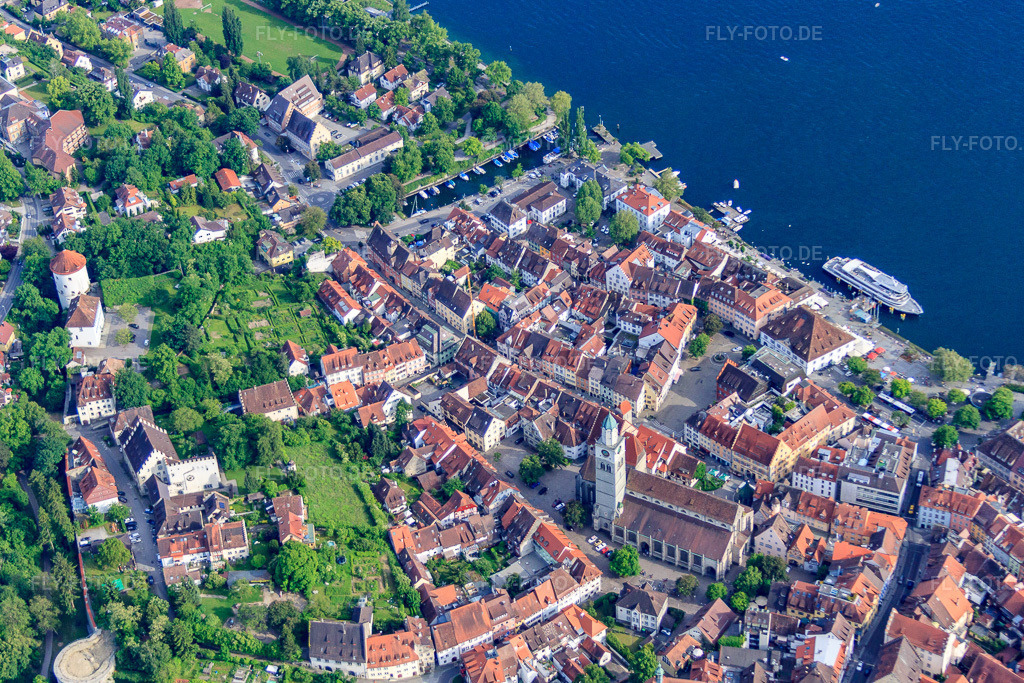 Luftbild: Überlinger Altstadt mit St. Nikolaus Münster und Uferpromenade in Überlingen im Bundesland Baden-Württemberg in Deutschland. Foto: IMG_57516.jpg vom 08.06.2013 durch Werner Riehm/FLY-FOTO.de