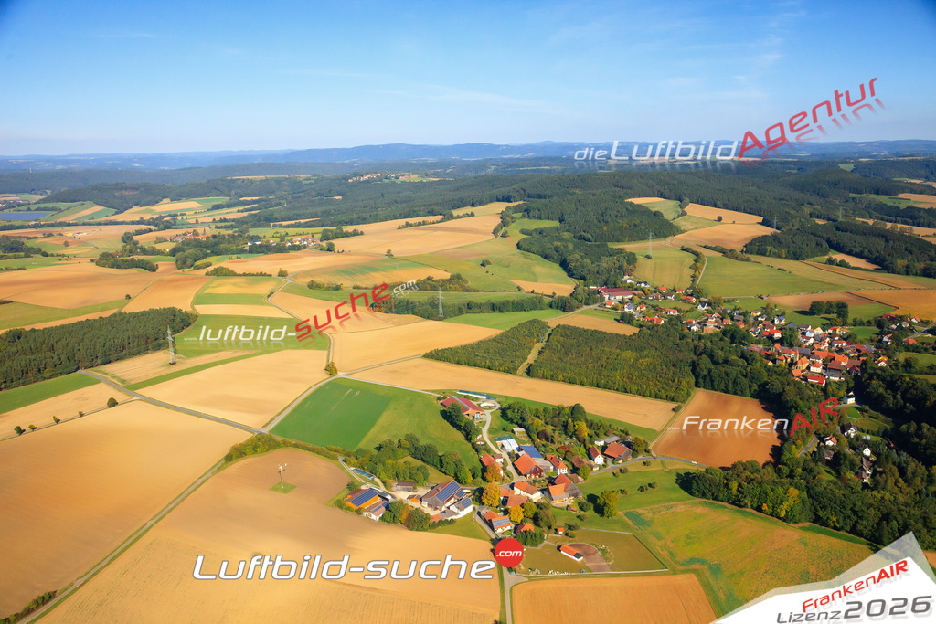 Die Luftaufnahme Reuth - Burgkunstadt wurde vom UL-Flugzeug (keine Drohne) aus fotografiert.Hohe Druck- Auflösung-die Geschenkidee!