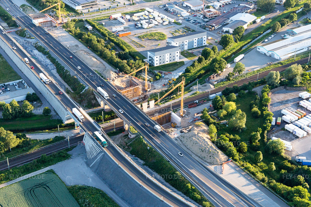 Luftbild: Baustelle Autobahnbrücke A5 über die Gleise der Eisenbahn im Ortsteil Karlsdorf in Karlsdorf-Neuthard im Bundesland Baden-Württemberg in Deutschland. Foto: IMG_115294.jpg vom 13.06.2019 durch Werner Riehm/FLY-FOTO.de