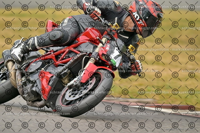 25bt05-1120 | markuskiefer.com - Realisiert mit Pictrs.com