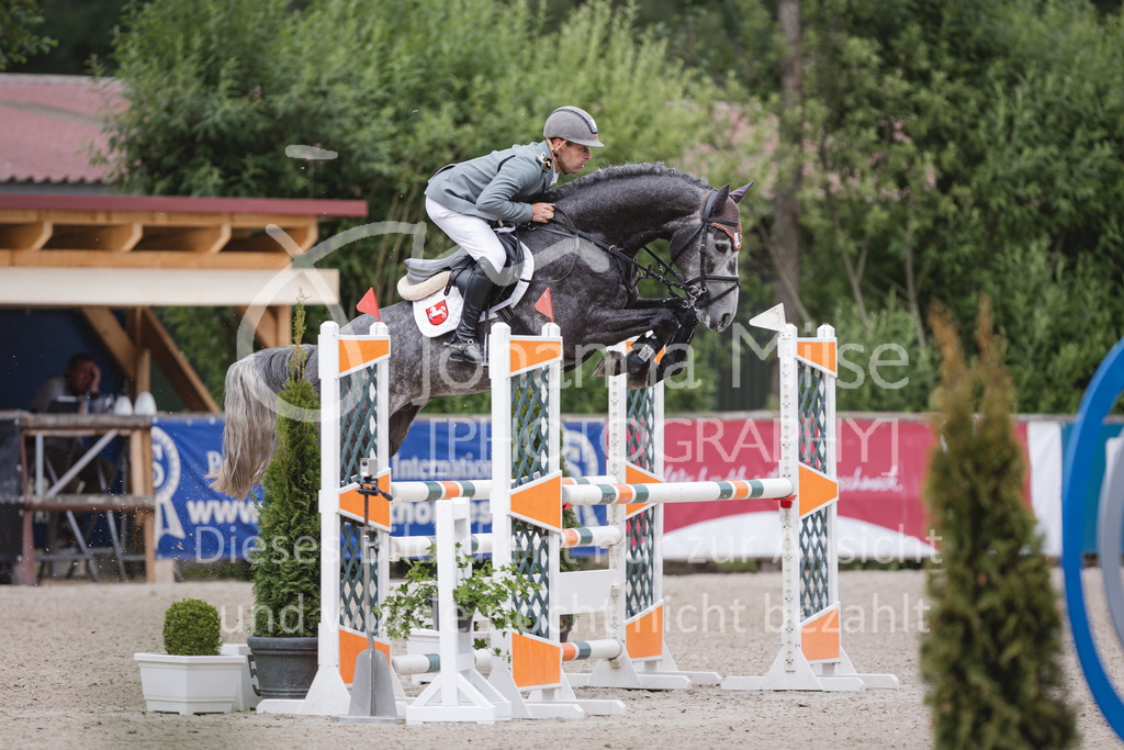 220614_Mühlen_SprPfL-516 | Late Entry Mühlen
Springpferdeprüfung Kl.L 4-7j. gl. Einlaufprüfung für 5j.Pferde
14.06.2022