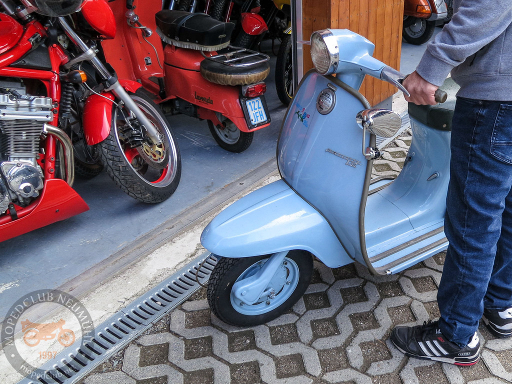 MopedmuseumNeumühl_151023_012 | Bildergalerie von Sport-Ereignissen aber auch von weiteren spannenden Dingen - nicht nur vom Niederrhein. In Anlehnung an den bekannten Spruch von Hanns Dieter Hüsch heißt das Motto: "Niederrhein ist überall".  - Realisiert mit Pictrs.com