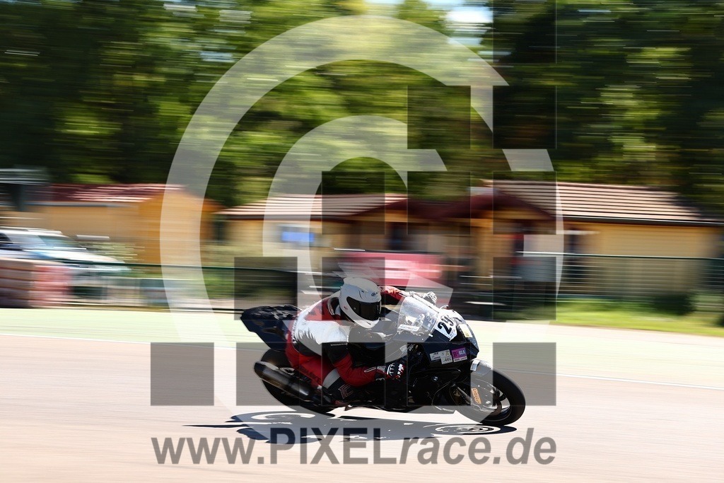 0029-20250903_03037 | Schöne Erinnerungen an spannende Momente - das festzuhalten ist unser Job. PIXELrace.de ist seit 2003 auf den Rennstrecken Europas unterwegs um die Action draußen beim Fahren und die wunderbare Stimmung imm Fahrerlager für euch einzufangen.