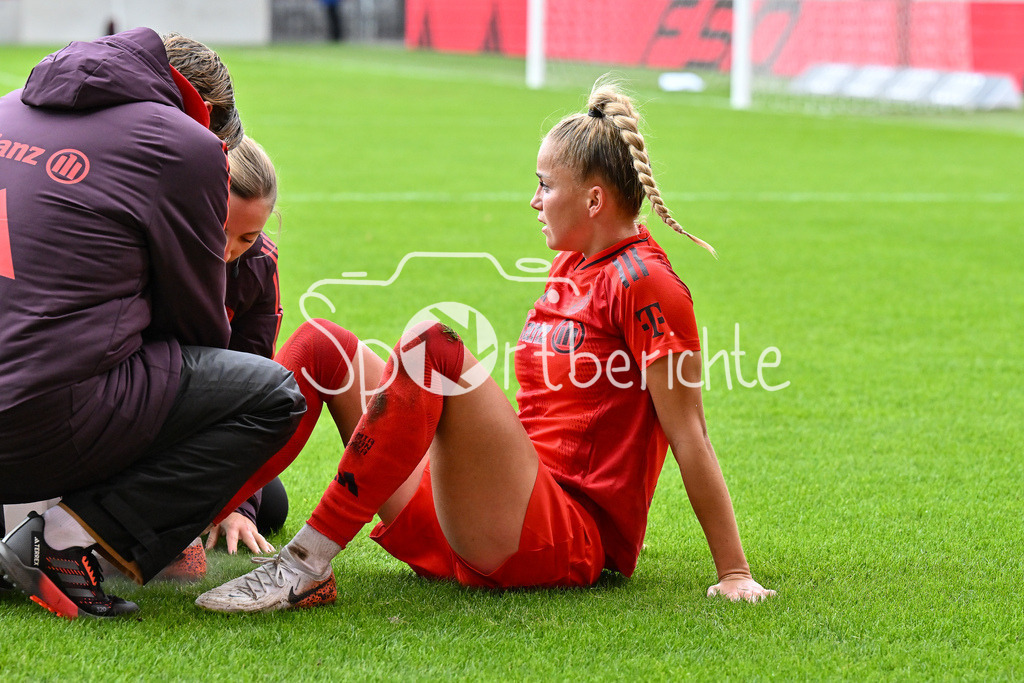 FC Bayern München Frauen - TSG 1899 Hoffenheim Frauen | der angeschlagene Giulia GWINN (FCB #7) wird behandelt / verletzt / Frauen Bundesliga: FC Bayern München Frauen - 1. FC Köln Frauen, FC Bayern Campus am 05.10.2024