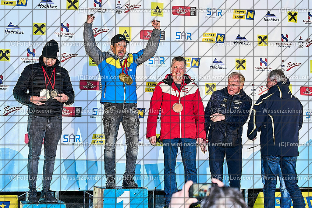 ALP2448_FMC-SL_Kat-A_Siegerehrung | (C)FotoLois.com, Alois Spandl, World Criterium Masters Ski Alpin 2023 Hochkar, WellcomeFeier mit Siegerehrungen Slalom A + GiantSlalom C, Mo 20. März 2023.