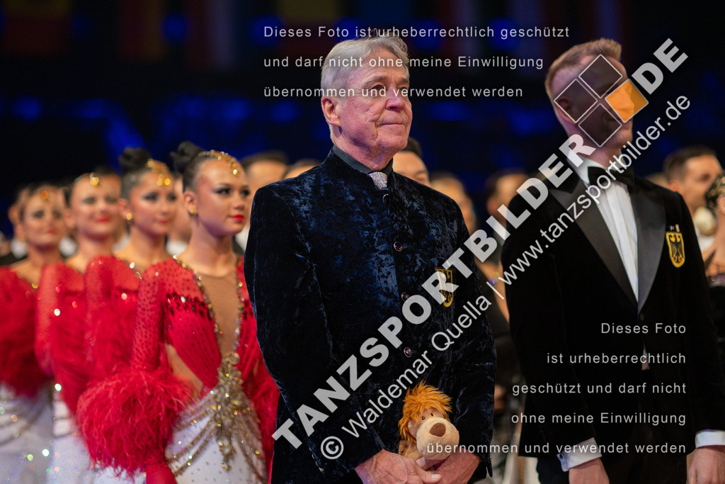 20251206-02164 | Hier finden Sie Tanz Bilder vom Latein und Standard Formationen tanzen. Sportbilder vom Tanzsport. Schöne Fotos und von Weltmeisterschaft, Europameisterschaft, Bundesliga, Regionalliga, Oberliga und Landesliga sowie von GOC Stuttgart, DanceComp, WM Bremen