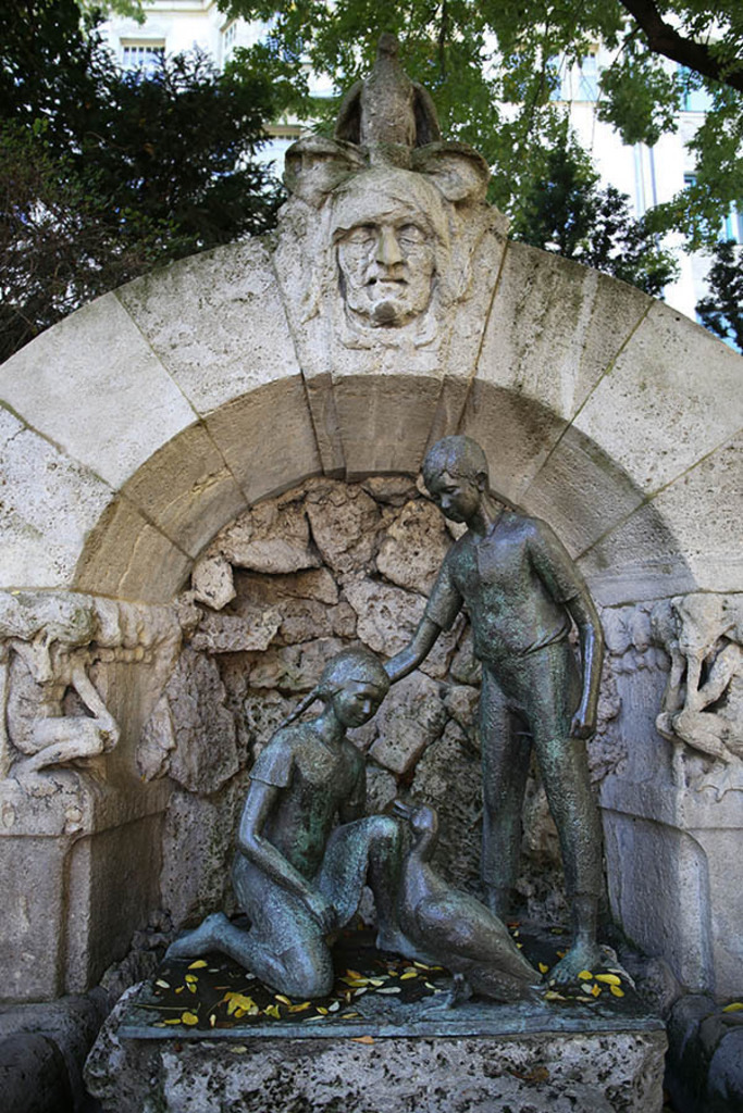 Foto: Leipzig - Märchenbrunnen | Das Team hinter BILDLEXIKON LEIPZIG bündelt historische wie aktuelle Informationen über die Stadt Leipzig in Text und Bild auf einer Plattform und stellt diese der interessierten Öffentlichkeit zur Verfügung.