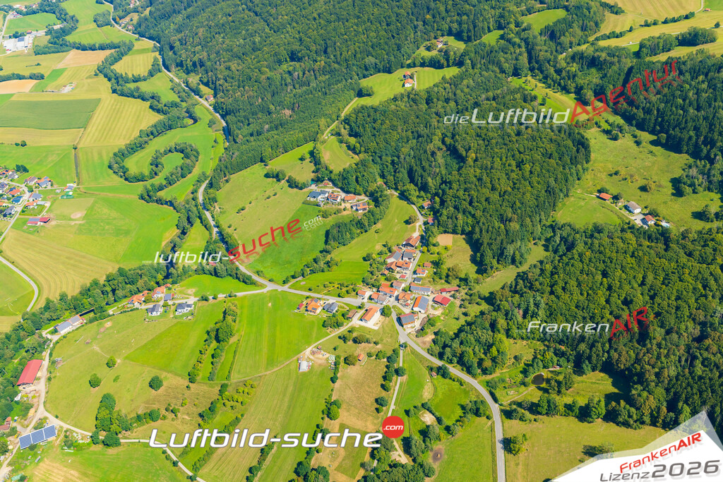 Geschenkidee Empertsreut bei Perlesreut -Die Luftbildaufnahme wurde 2025 vom UL-Flugzeug heraus erstellt ( keine Drohne ) - Hochauflösende Luftaufnahme -Nicht vergleichbar mit Google Maps oder Satelittenbilder- Die Geschenkidee !Mit Lizenz und Bildrechte bestellbar