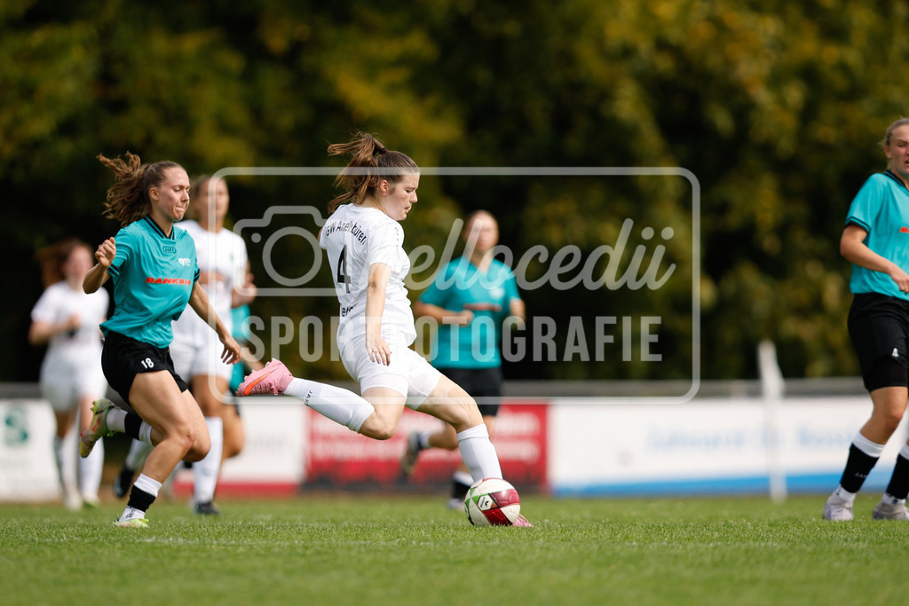 Fußball I Frauen I Westfalenpokal 26-27 I DJK GW Amelsbüren - SSV Rhade  I 18739 | Kristin Herbers (4, DJK GW Amelsbüren) schießt den Ball. - Realisiert mit Pictrs.com