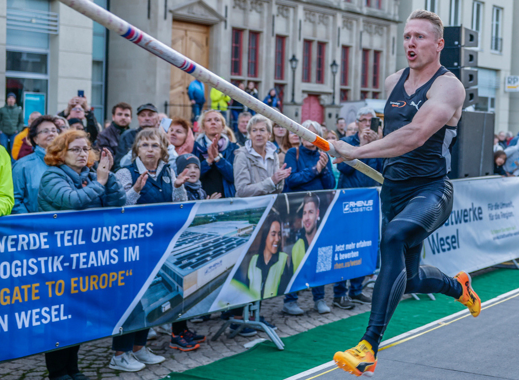 top-top.de 240913-205 | Foto, Video, Fotografie, Videografie, Fotobox, DJ, Discjockey, Musik, Musikbox, Veranstaltung, Photobooth, Amazon, Ebay, Buchtipp, Bestseller, Autor, Verlag, Buch, Wesel, Hamminkeln, NRW, Dinslaken, Rees, Drohne, Hochzeit, Party, Fotobox, Wesel, Fotograf