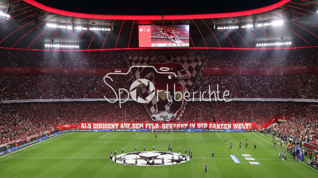 FC Bayern München - Real Madrid | Die Fans des FC Bayern gedenken Franz Beckenbauer mit einer Choreographie vor dem Heimspiel gegen Real Madrid / Choreo / Ultras / Südkurve München / Kaiser Franz / Symbolbild