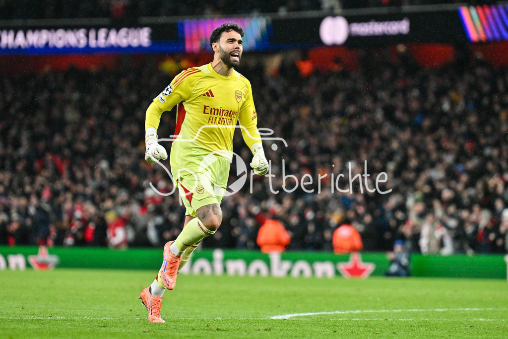 Arsenal FC - FC Bayern München | LONDON, ENGLAND - 26. NOVEMBER: Jubel von David RAYA (Arsenal FC 1) nach dem Treffer zum 2-1 durch Noni MADUEKE (Arsenal FC 20) / Tor / Torschuetze / Freude / Happy beim Ligaspiel zwischen Arsenal London und dem FC Bayern München am 5. Spieltag der UEFA Champions League im Emirates Stadium am 26.11.2025