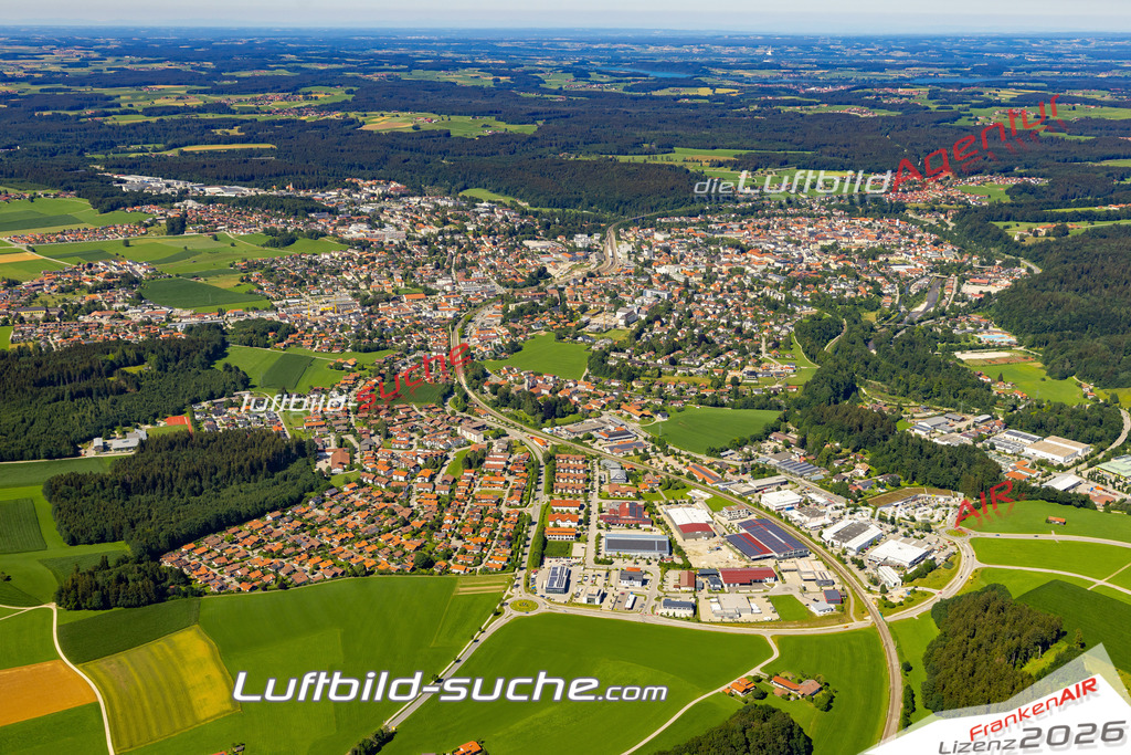 Aktuelles Luftbild von Haslach Traunstein - Die Luftaufnahme wurde 2022 mittels UL-Flugzeug erstellt ( keine Drohne ) - hochauflösende Kamera-Systeme von  Canon -Beste Qualität - Für grossformatige Ausdrucke geeignet. Die Geschenkidee !
