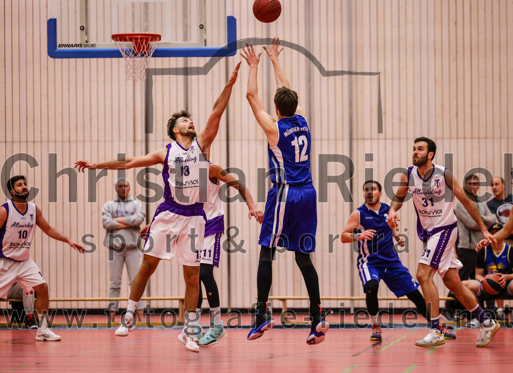 2022-05-29_074_SpVgg_Altenerding_gegen_Muenchen_Basket_2 | Erding, Deutschland, 29.05.2022:
Basketball, Bezirksliga 2021 / 2022, Herren Turnier der 2. der Aufstiegsrunden, SpVgg Altenerding gegen München Basket 2, Endergebnis: 

Jonah Timothy Richardson (SpVgg Altenerding, #13), Tim Häusler (München Basket, #12), Sasa Sukovic (SpVgg Altenerding, #31)

Foto: Christian Riedel / fotografie-riedel.net