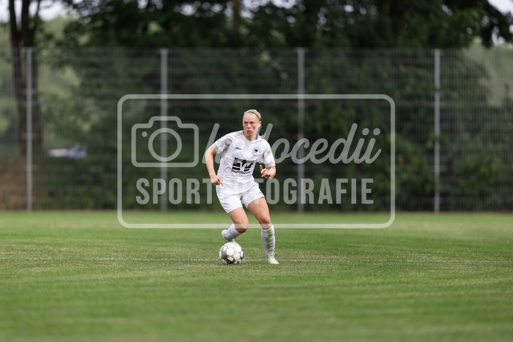 Fußball I Frauen I Testspiel I SpVg Aurich - DJK Arminia Ibbenbüren I 15395 | realhellocedii - Realisiert mit Pictrs.com