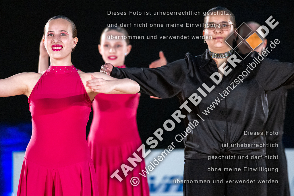 20250503-00712 | Hier finden Sie Tanz Bilder vom Latein und Standard Formationen tanzen. Sportbilder vom Tanzsport. Schöne Fotos und von Weltmeisterschaft, Europameisterschaft, Bundesliga, Regionalliga, Oberliga und Landesliga sowie von GOC Stuttgart, DanceComp, WM Bremen