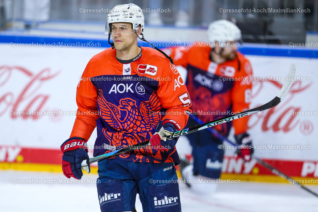 KoeDEL08032402093 | 08.03.2024, Köln, Eishockey, Penny DEL, 52. Spieltag, Lanxess-Arena, Kölner Haie - Adler Mannheim: Paul Mayer (Adler Mannheim)