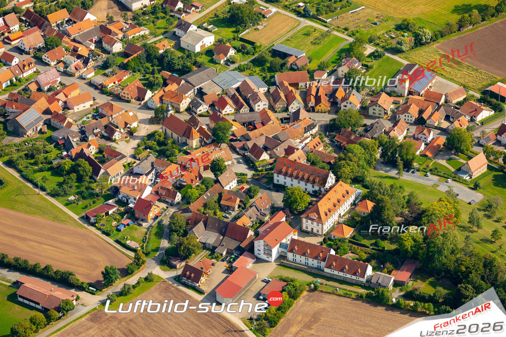 Das Luftbild zeigt : Birnfeld Stadtlauringen - Die Luftaufnahme wurde 2024 vom UL-Flugzeug aus erstellt ( keine Drohne ) - Hochauflösende Luftaufnahme - Für grossformatige Ausdrucke geeignet. Die Geschenkidee !Mit Lizenz und Bildrechte bestellbar