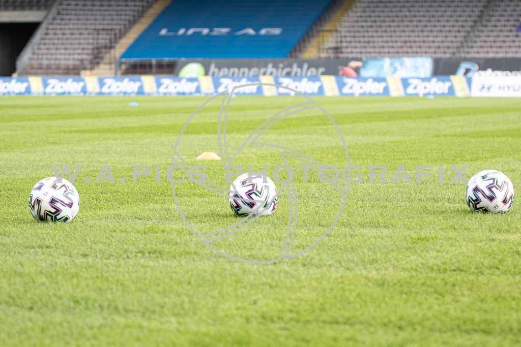  Blau Weiss Linz vs Austria Klagenfurt | LINZ, AUSTRIA,HPYBET 2. Liga, Runde 21 Blau Weiss Linz vs Austria Klagenfurt, Image shows Matchballs.
Photo: SMP/Andreas Willdoner