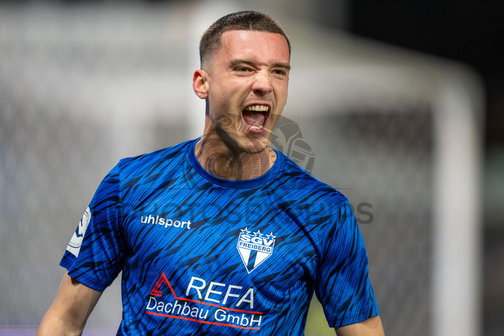 SV Stuttgarter Kickers vs. SGV Freiberg, Fussball, WFV-Pokal, Viertelfinale, 17.03.2026 | Gal Grobelnik (SGV Freiberg, #29) jubelt nach seinem Treffer durch Elfmeter zum 0:1,SV Stuttgarter Kickers vs. SGV Freiberg, Fussball, WFV-Pokal, Viertelfinale, 17.03.2026Foto: photosbyphips/Philip Ziegler