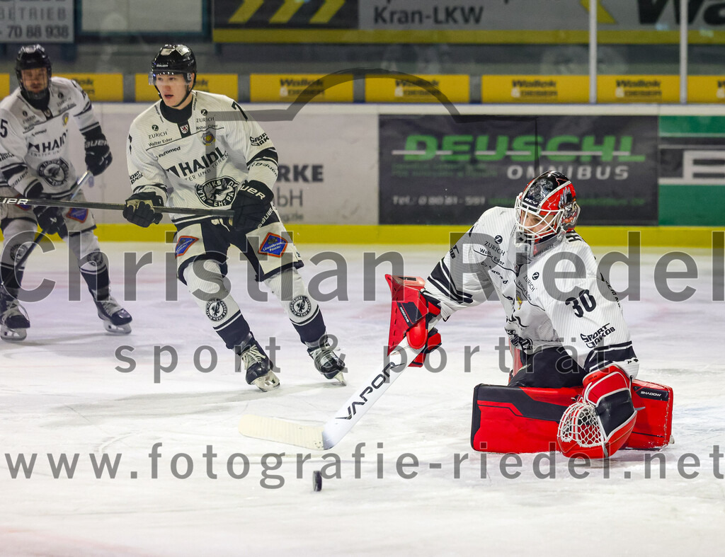 2026-01-30_016_TSV_Erding_gegen_EHF_Passau_Black_Hawks | Erding, Deutschland, 30.01.2026:Eishockey, Oberliga Süd 2025 / 2026, 42. Spieltag, TSV Erding gegen EHF Passau Black Hawks, Endergebnis: 2:6Torwart Janik Engler (EHF Passau Black Hawks, #30)Foto: Christian Riedel / fotografie-riedel.net