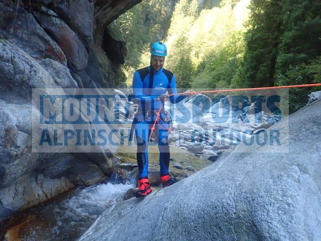P1010013 | Bestelle die Bilder deines Berg- oder Wasser-Abenteuers mit Mountain Sports bequem von zu Hause aus direkt über unseren Online Fotoshop von pictrs.com. - Realisiert mit Pictrs.com