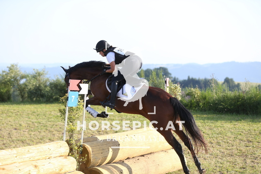 DL2Q3408 | Willkommen bei Brunnmayr - Design & Fotografie – Ihrem Spezialisten für Reitturniere und Pferdeveranstaltungen in Oberösterreich, Salzburg und Bayern! Seit über 17 Jahren sind wir leidenschaftlich dabei.