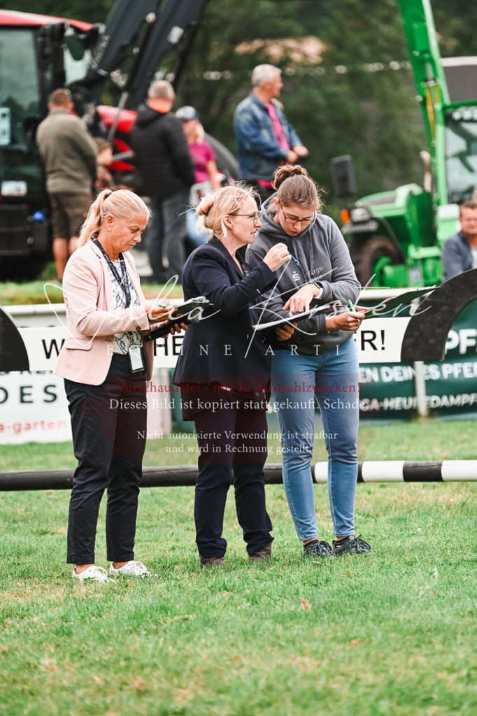 DSC_7445 | Pferde- und Turnierfotografie in Westsachsen. Pferdeportraits, Auftragszeichnungen und intuitive Kunst.