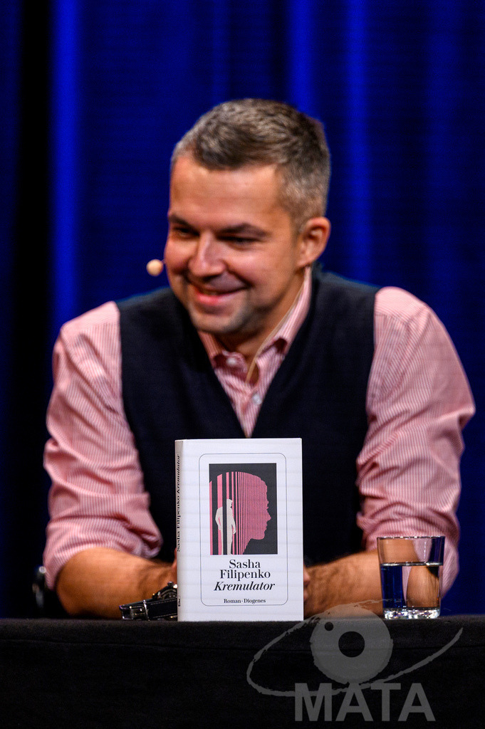 _DWA5817 | Sasha Filipenko bei der lit.Cologne 2023 Veranstaltung 'Kremulator: eine Geschichte aus Russland' im Comedia Theater. Köln, 09.03.2023 - Realisiert mit Pictrs.com