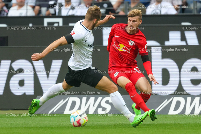 sgevsrblei_2438 | 03.09.2022 xjfx  Fussball 1.Bundesliga Eintracht Frankfurt - RB Leibzig emspor,  v.l.,  Christopher Lenz (Eintracht Frankfurt), Timo Werner (RB Leibzig)




(DFL/DFB REGULATIONS PROHIBIT ANY USE OF PHOTOGRAPHS as IMAGE SEQUENCES and/or QUASI-VIDEO) - Realisiert mit Pictrs.com