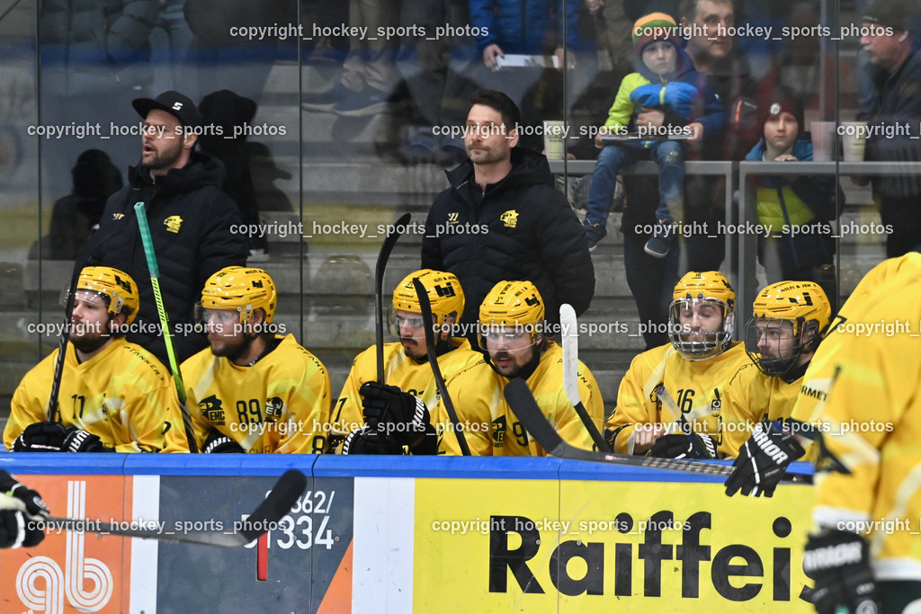 KSV KÄNGURUS vs. EHC Lustenau | Spielerbank EHC Lustenau, Headcoach EHC Lustenau FEKETE Daniel, KSV KÄNGURUS vs. EHC Lustenau, KSV KÄNGURUS vs. EHC Lustenau am 14.03.2026 in Kapfenberg (Sportzentrum Kapfenberg), Austria, (Photo by Bernd Stefan)