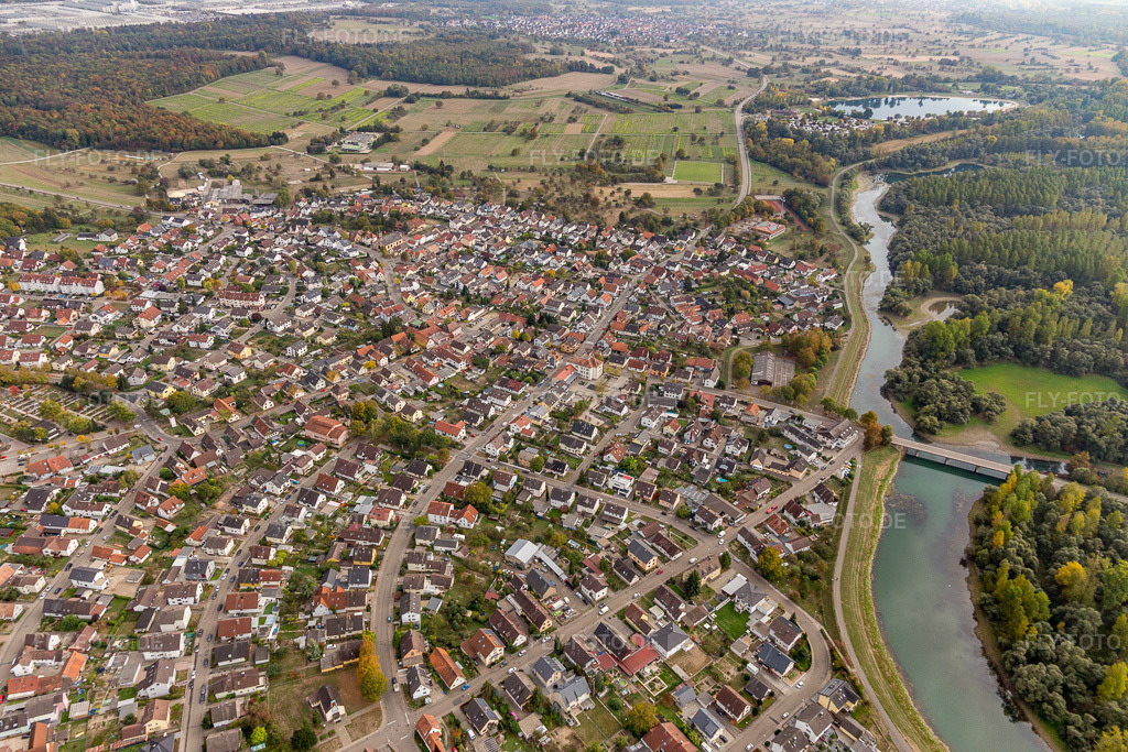 Luftbild: Ortsansicht von Norden im Ortsteil Plittersdorf in Rastatt im Bundesland Baden-Württemberg in Deutschland. Foto: IMG_112025.jpg vom 11.10.2018 durch Werner Riehm/FLY-FOTO.de