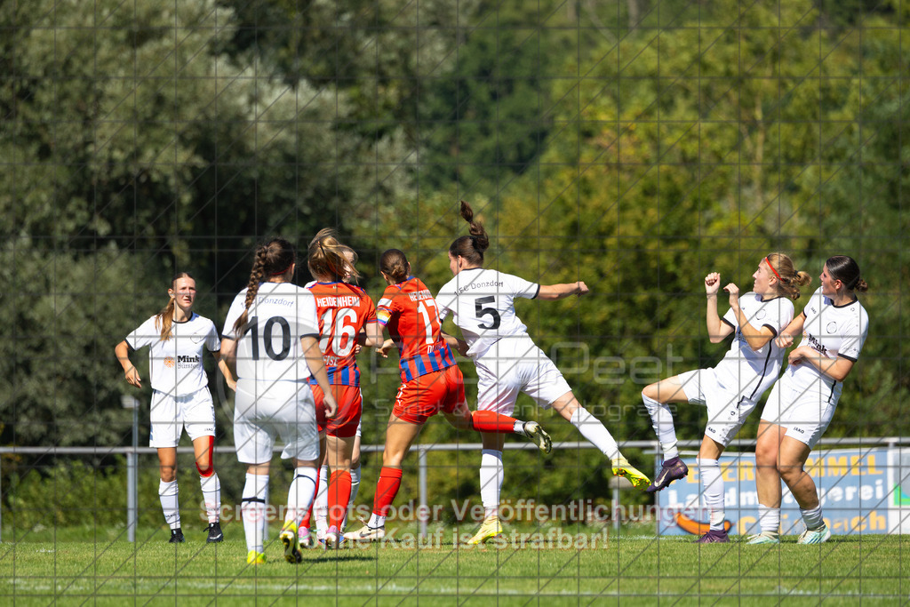 20260906_115024_0065_(c)_by_PhotoPeet | #,1.FC Donzdorf (weiß) vs. 1.FC Heidenheim 1846 (rot), Fußball, Frauen-Verbandspokal Gruppe 2, 2. Runde, Saison 2026/2027, Rasenplatz Lautertal Stadion, Süßener Straße 16, 73072 Donzdorf, 06.09.2026 - 11:00 Uhr,Foto: PhotoPeet / Sport- &amp; Eventfotografie / Peter Harich