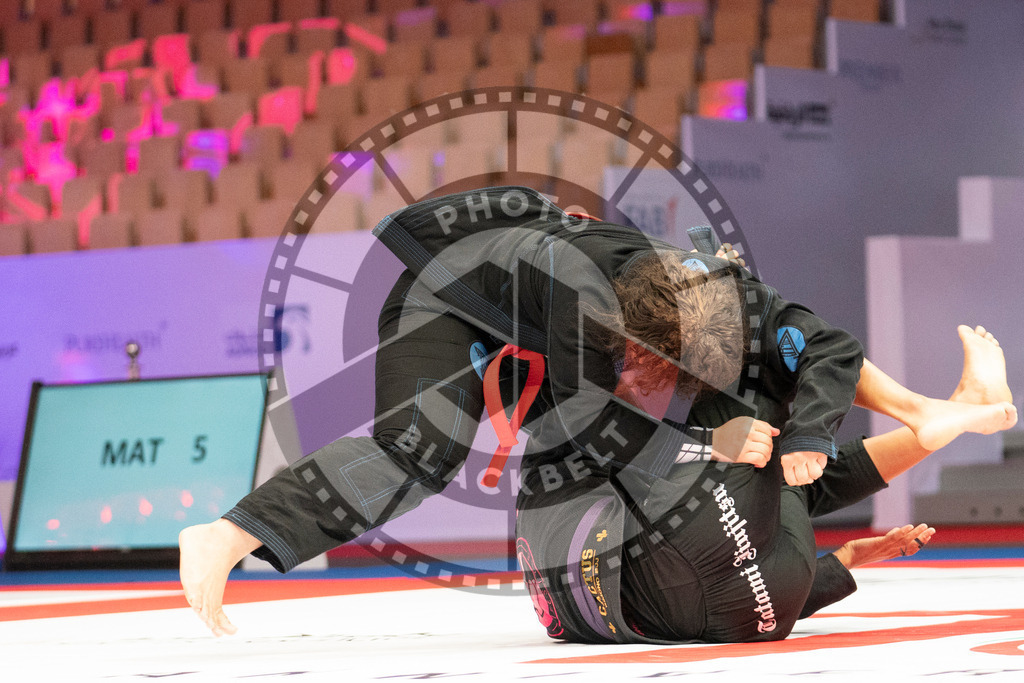 20231109PBB6874 | Fighters compete during the AJP World Professional Championship in the Mubadala Arena in Abu Dhabi, Arab United Emirates, on November 9, 2023.