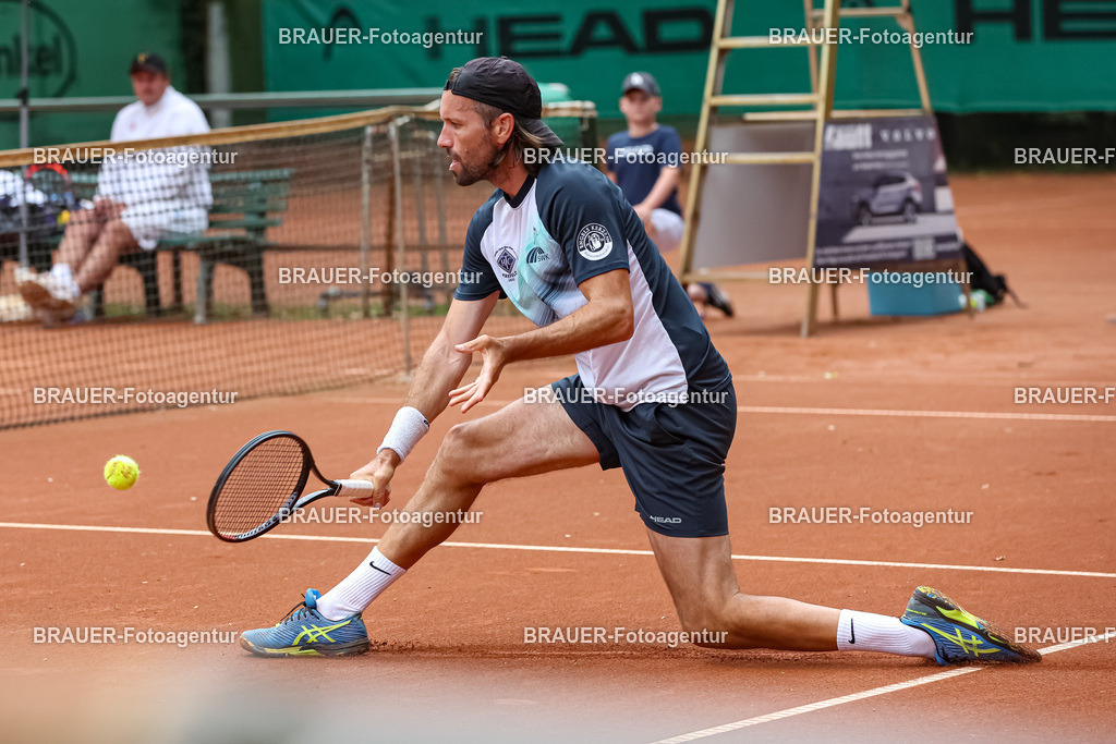 HTC Blau-Weiß Krefeld - LTTC Rot-Weiß Berlin  | Krefeld, Deutschland 21.07.2023, Gero Kretschmer (HTC Blau-Weiß Krefeld) gegen Nino Ehrenschneider (LTTC Rot-Weiss Berlin) ,

bei der 2. Tennis Bundesliga Nord Begegnung zwischen HTC Blau-Weiß Krefeld und LTTC Rot-Weiß Berlin am 21.07.2023 in Krefeld.

(Foto: BRAUER-Fotoagentur)
 
