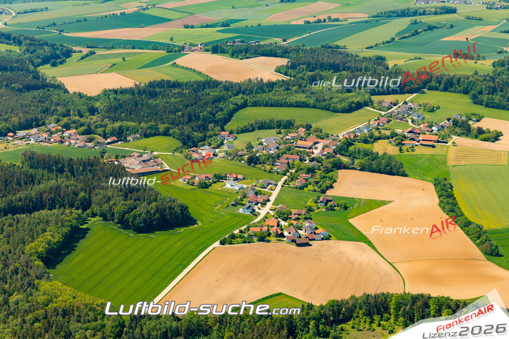 Das Luftbild zeigt : Hösacker Weng - Die Luftaufnahme wurde 2024 vom UL-Flugzeug aus erstellt ( keine Drohne ) - Hochauflösende Luftaufnahme - Für grossformatige Ausdrucke geeignet. Die Geschenkidee !Mit Lizenz und Bildrechte bestellbar